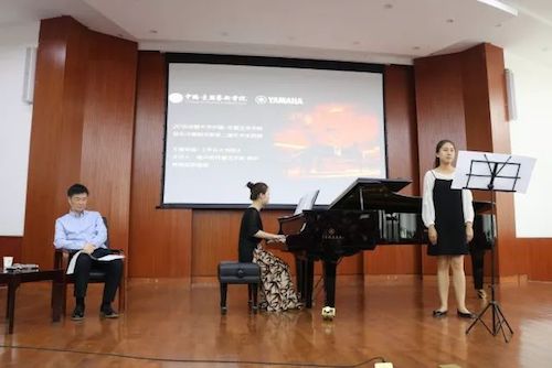 AG真人官方网艺术家石叔诚与特邀艺术家顾平受邀于成都大学东盟艺术学院、音乐与舞蹈学院艺术实践周开展公开课