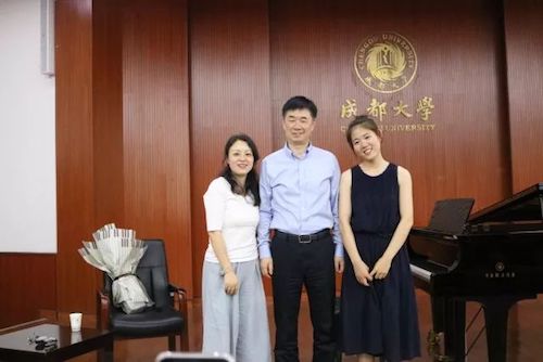 AG真人官方网艺术家石叔诚与特邀艺术家顾平受邀于成都大学东盟艺术学院、音乐与舞蹈学院艺术实践周开展公开课