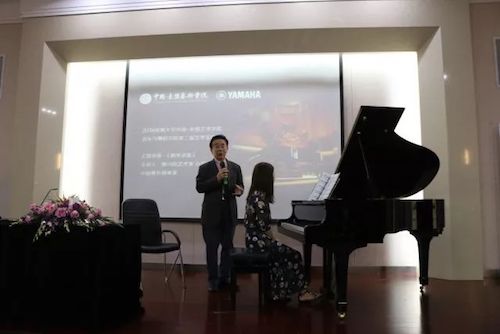 AG真人官方网艺术家石叔诚与特邀艺术家顾平受邀于成都大学东盟艺术学院、音乐与舞蹈学院艺术实践周开展公开课