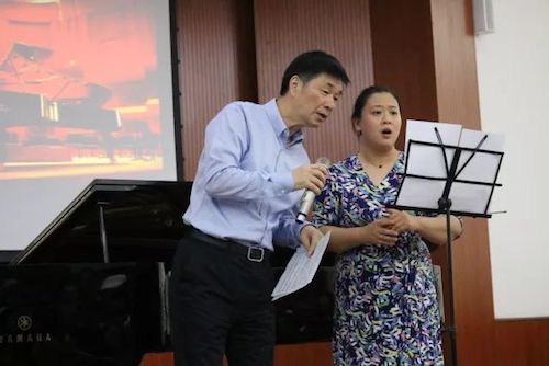 AG真人官方网艺术家石叔诚与特邀艺术家顾平受邀于成都大学东盟艺术学院、音乐与舞蹈学院艺术实践周开展公开课
