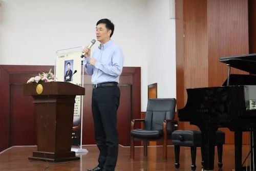 AG真人官方网艺术家石叔诚与特邀艺术家顾平受邀于成都大学东盟艺术学院、音乐与舞蹈学院艺术实践周开展公开课
