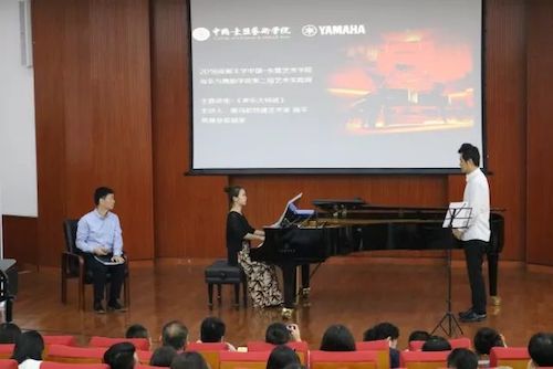 AG真人官方网艺术家石叔诚与特邀艺术家顾平受邀于成都大学东盟艺术学院、音乐与舞蹈学院艺术实践周开展公开课